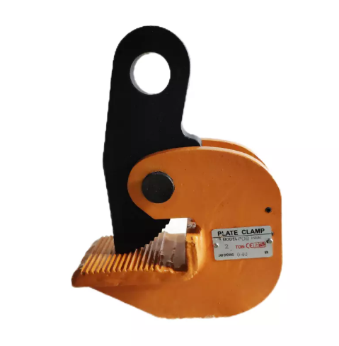 گیره افقی که برای بلند کردن ایمن و حمل بارهای سنگین در سطوح مسطح در تنظیمات صنعتی طراحی شده است